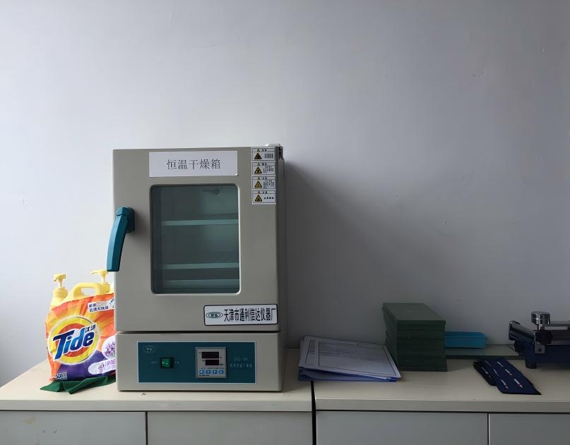 Constant-temperature dry box